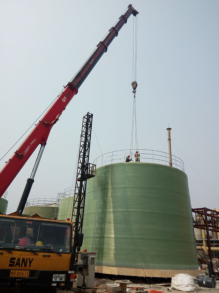 玻璃鋼纏繞罐施工現場