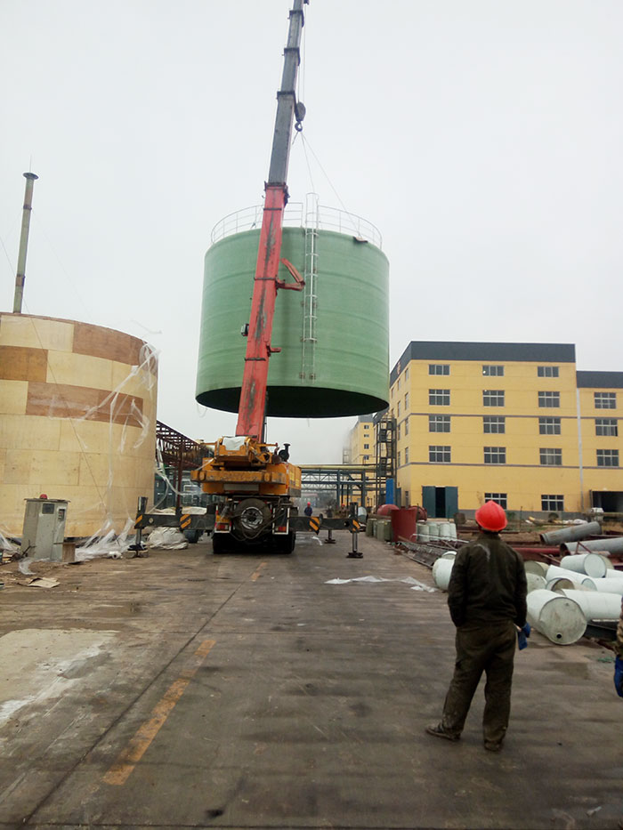 玻璃鋼纏繞罐施工現場