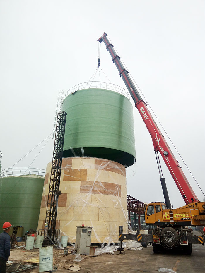 玻璃鋼纏繞罐施工現場