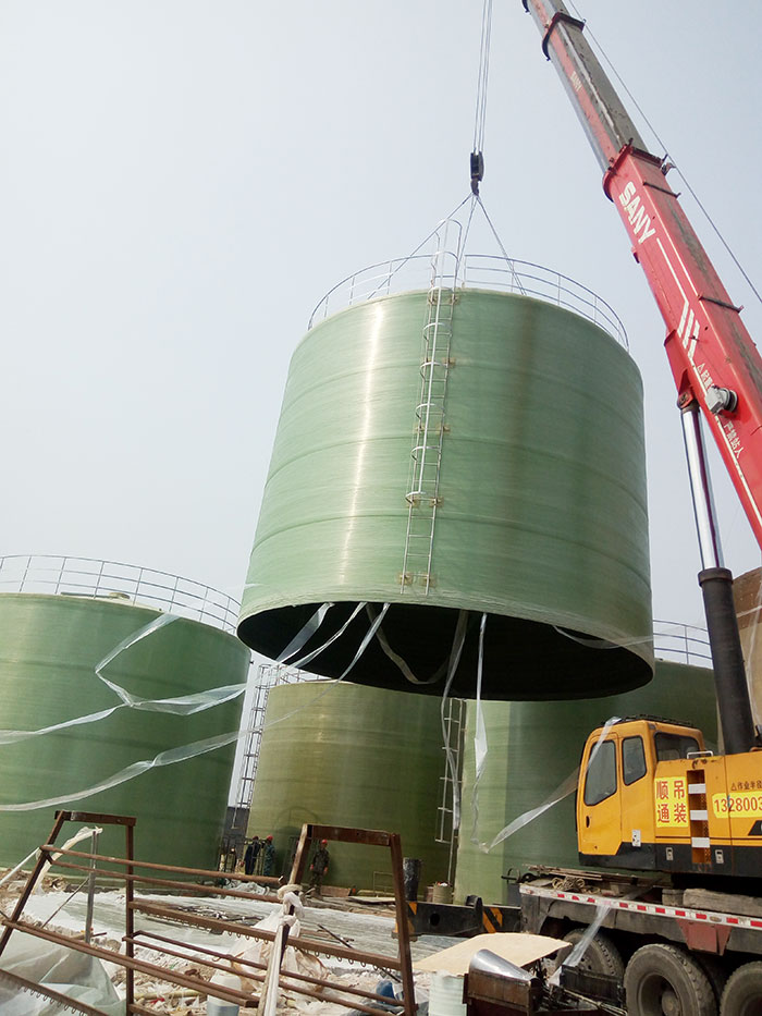 玻璃鋼纏繞罐施工現場