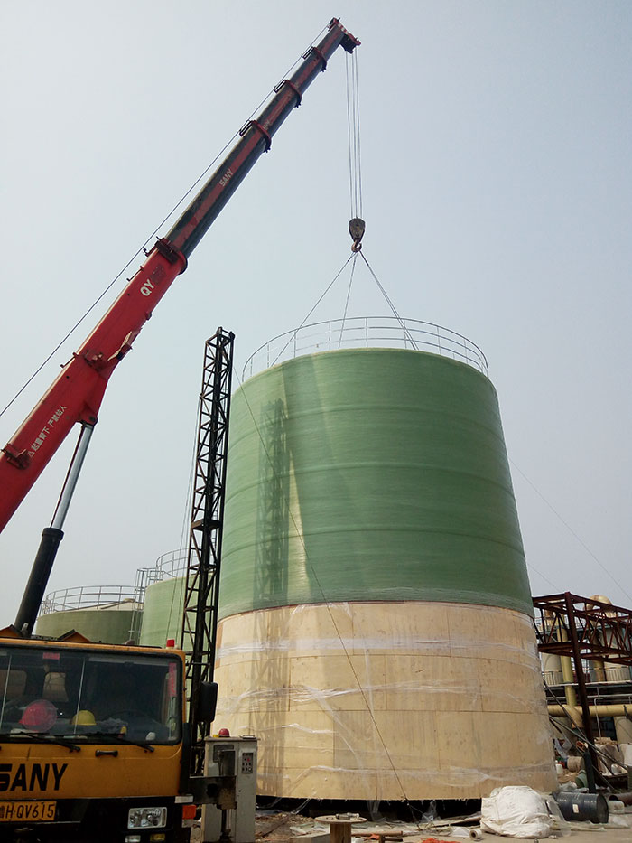 玻璃鋼纏繞罐施工現場