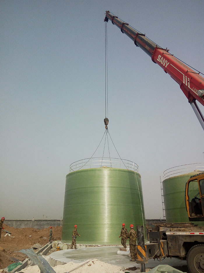 玻璃鋼纏繞罐施工現場